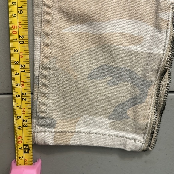 BDG Camo Jeans - Picture 9 of 10